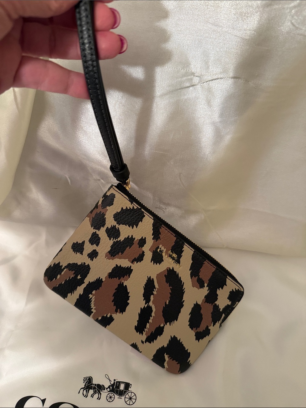 🤎🖤Coach NWT Leopard Print Corner Zip Wristlet With Gold Hardware - Picture 5 of 6